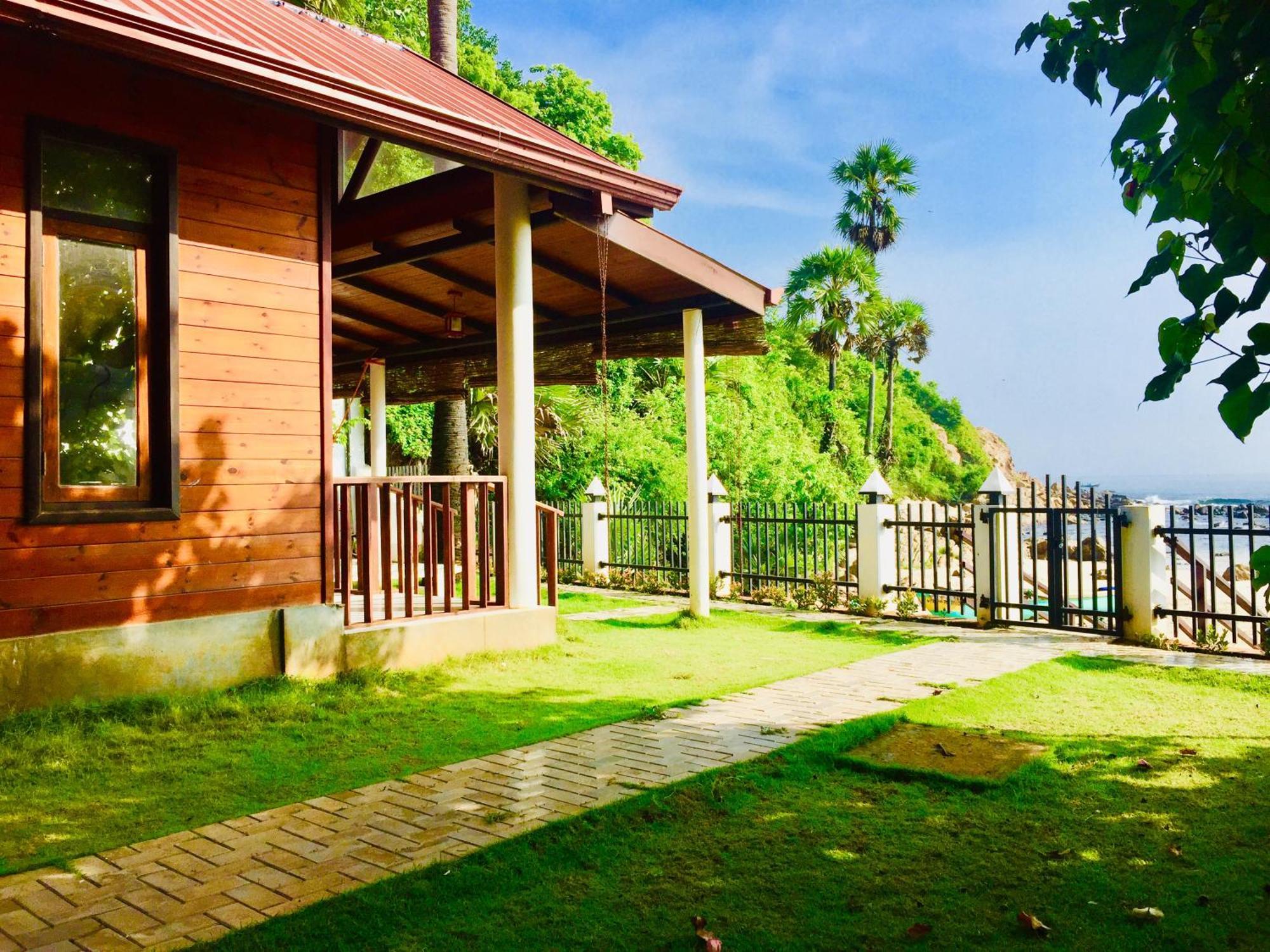 Hôtel Janas Blue Water Corner à Trincomalee Extérieur photo